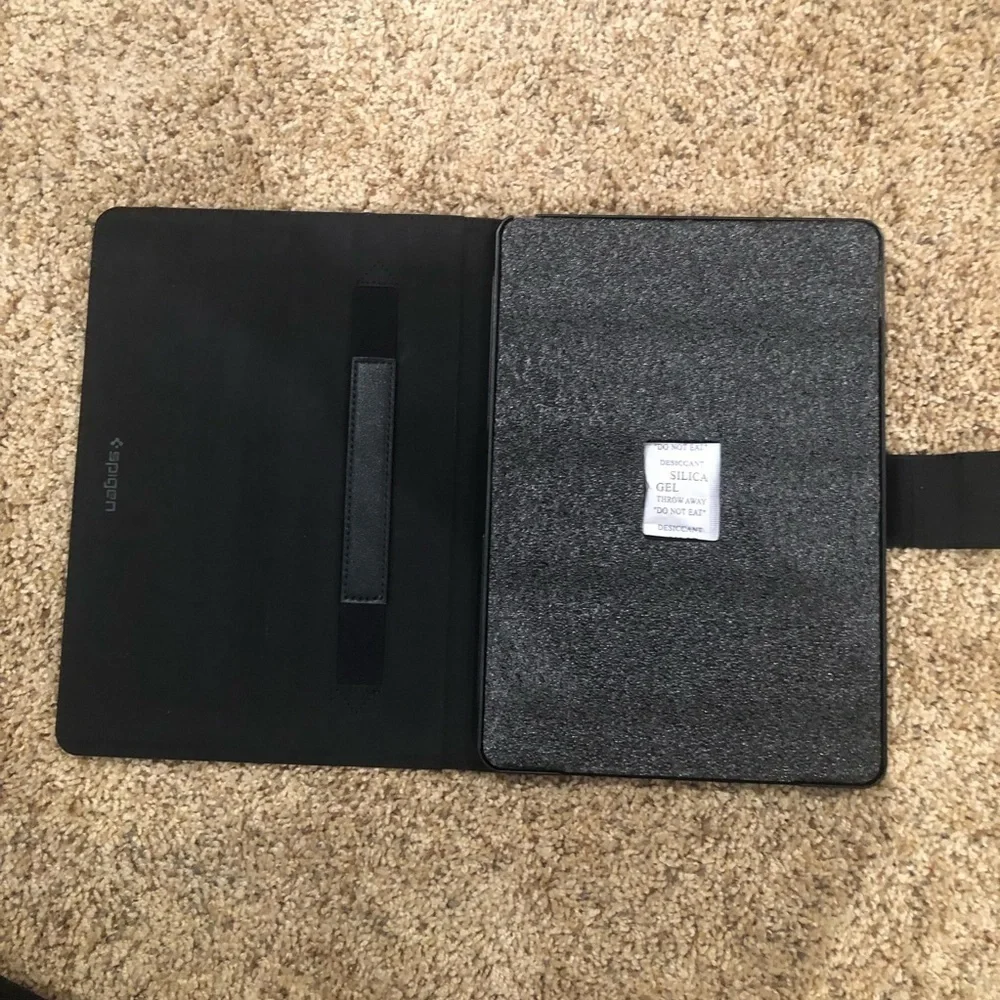 Spigen iPad Air 3 2020 Case / Stand Folio / NWOB/ Black
